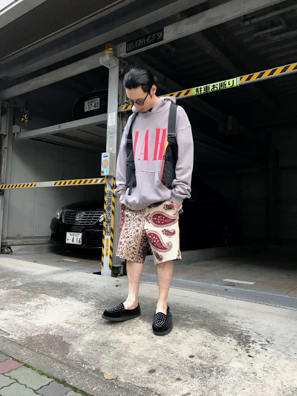 「ビッグシルエット、LHP、春、ストリートMIX、PALM ANGELS、ALCHEMIST、pariafarzaneh」｜「Palm Angelsのアイテム（ローファー、ブラック系）」を使った、shintaro itoさん（メンズ・173cm）の春コーディネートの1枚目の写真