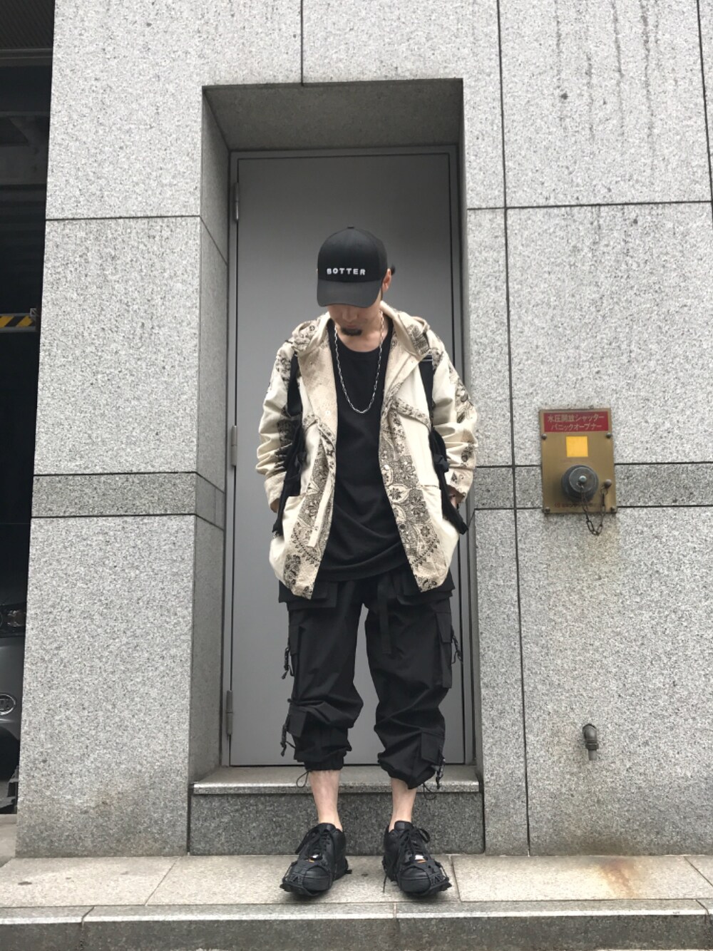 「スニーカー、セットアップ、NIKE、LHP、Danke schon、春、pariafarzaneh」｜「NIKEのアイテム（スニーカー、ブラック系）」を使った、shintaro itoさん（メンズ・173cm）の春コーディネートの1枚目の写真