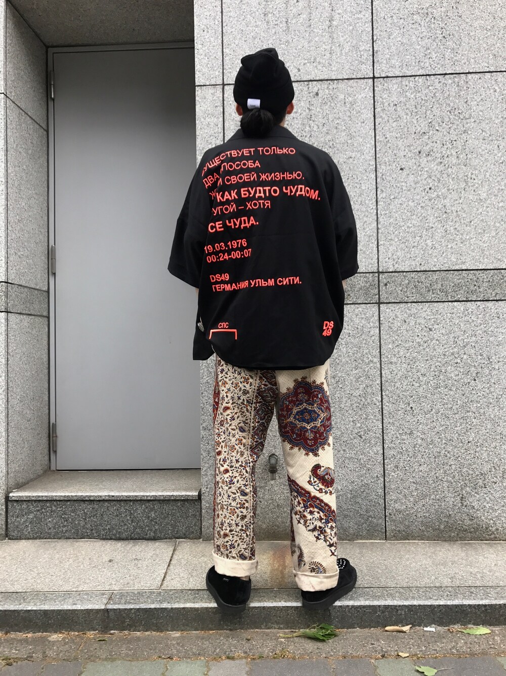 「ビッグシルエット、LHP、オーバーサイズ、Danke schon、ゆるコーデ、pariafarzaneh」｜「Palm Angelsのアイテム（ローファー、ブラック系）」を使った、shintaro itoさん（メンズ・173cm）の春コーディネートの1枚目の写真