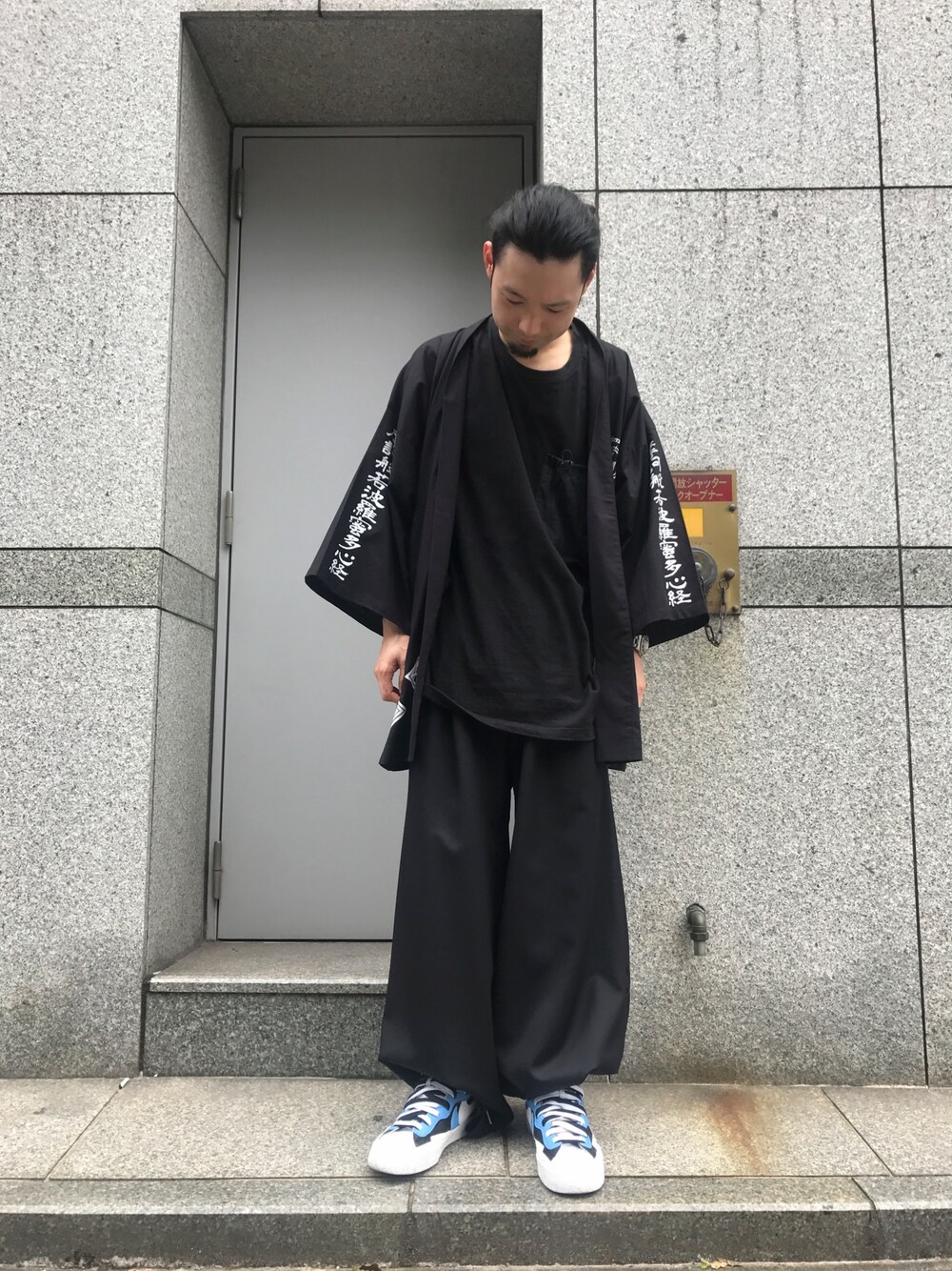 「ビッグシルエット、NIKE、ブラック、ブラックコーデ、LHP、blackmeans、sulvam」｜「NIKEのアイテム（スニーカー、ブルー系）」を使った、shintaro itoさん（メンズ・173cm）の夏コーディネートの1枚目の写真