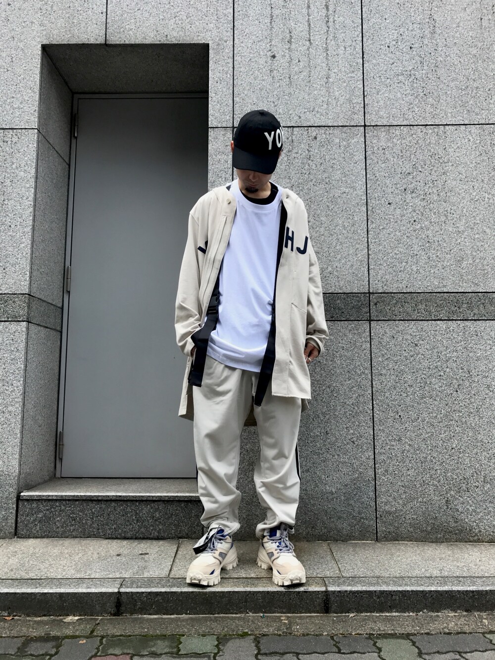 「adidas、ストリート、LHP、Danke schon、ラフ、Y-3、JUUN.J、ゆるコーデ」｜「JUUN.Jのアイテム（スニーカー、ベージュ系）」を使った、shintaro itoさん（メンズ・173cm）の夏コーディネートの1枚目の写真