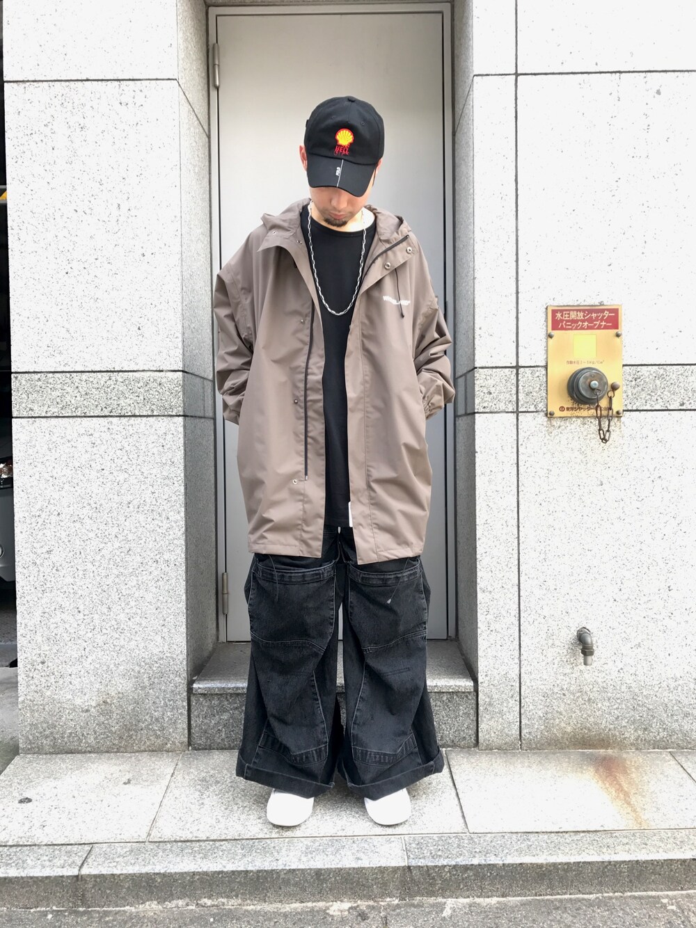 「スニーカー、ビッグシルエット、カジュアル、NIKE、LHP、ワイドデニム、秋コーデ、WHITELAND BLACKBURN、y/project」｜「NIKEのアイテム（スニーカー、ホワイト系）」を使った、shintaro itoさん（メンズ・173cm）の夏コーディネートの1枚目の写真