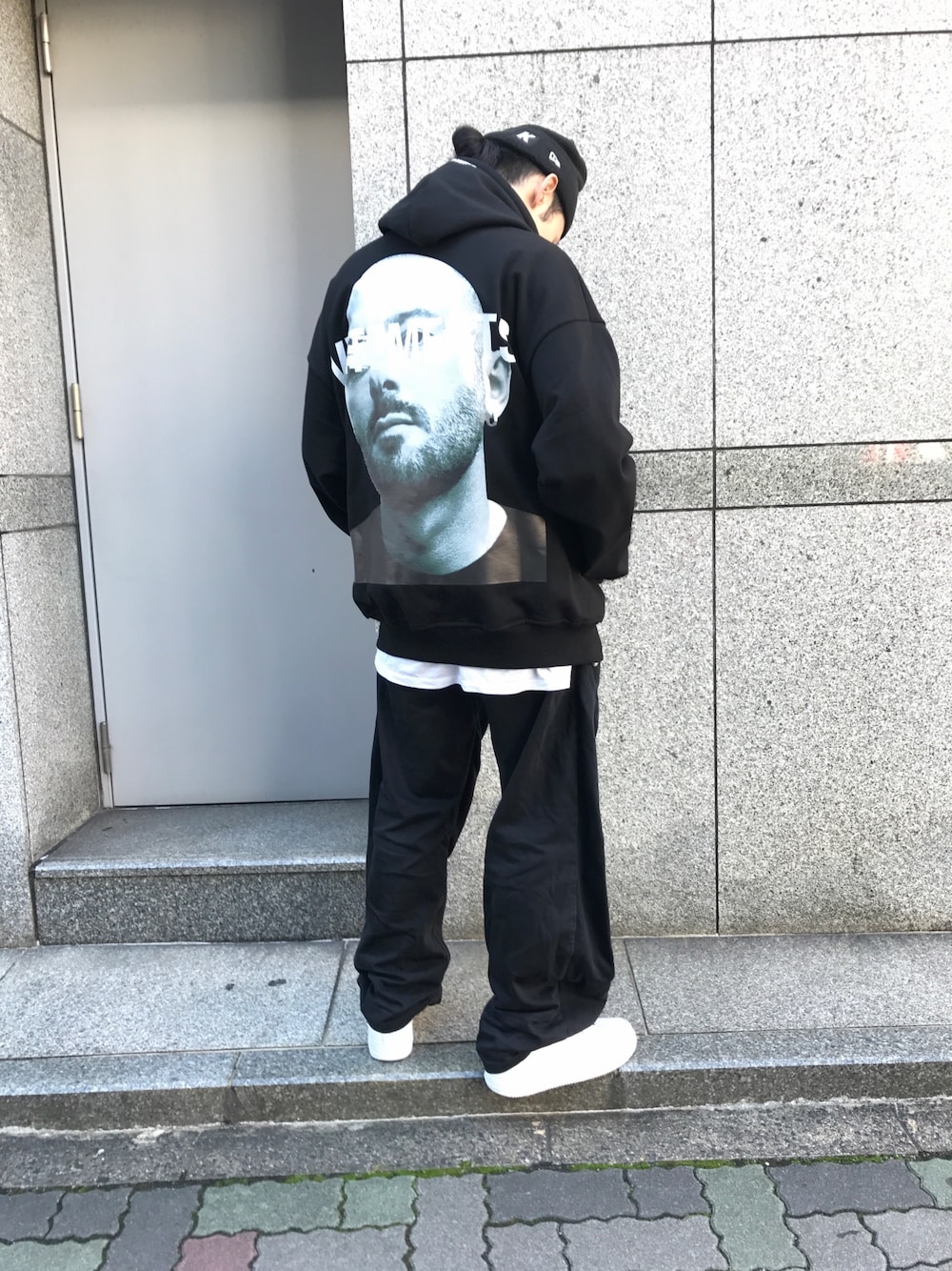 「LHP、masternumber、y/project、NIKE、秋コーデ、スニーカー、パーカー、ワイドデニム」｜「NIKEのアイテム（スニーカー、ホワイト系）」を使った、shintaro itoさん（メンズ・173cm）の秋コーディネートの1枚目の写真