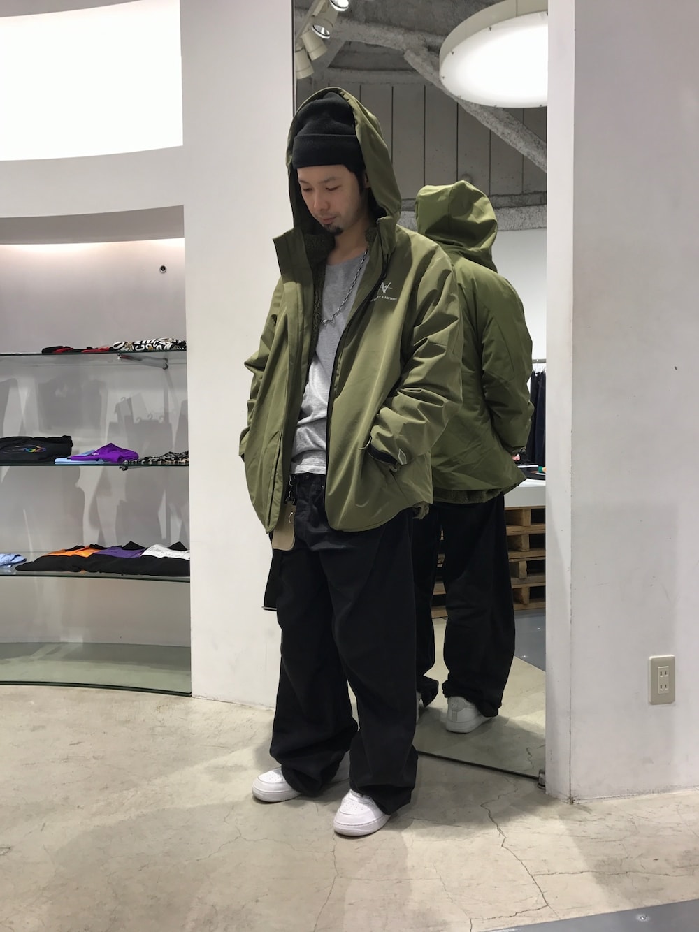 「シンプル、NIKE、LHP、冬コーデ、休日スタイル、デニムパンツ、冬アウター、y/project、A4A」｜「NIKEのアイテム（スニーカー、ホワイト系）」を使った、shintaro itoさん（メンズ・173cm）の冬コーディネートの1枚目の写真