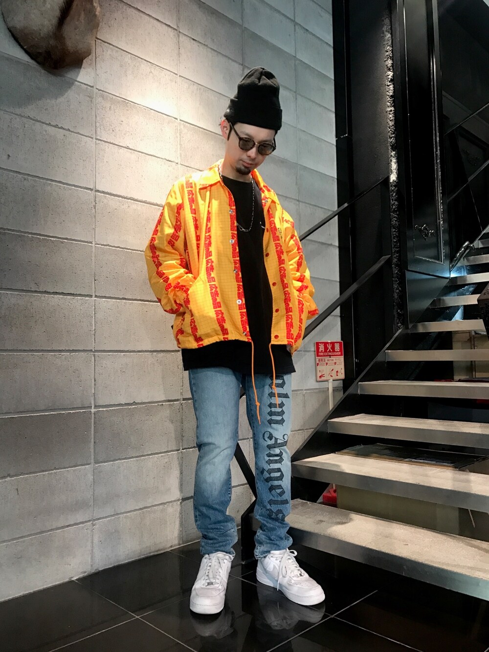 「ビッグシルエット、NIKE、LHP、カジュアルコーデ、blackeyepatch、PALM ANGELS」｜「NIKEのアイテム（スニーカー、ホワイト系）」を使った、shintaro itoさん（メンズ・173cm）の冬コーディネートの1枚目の写真