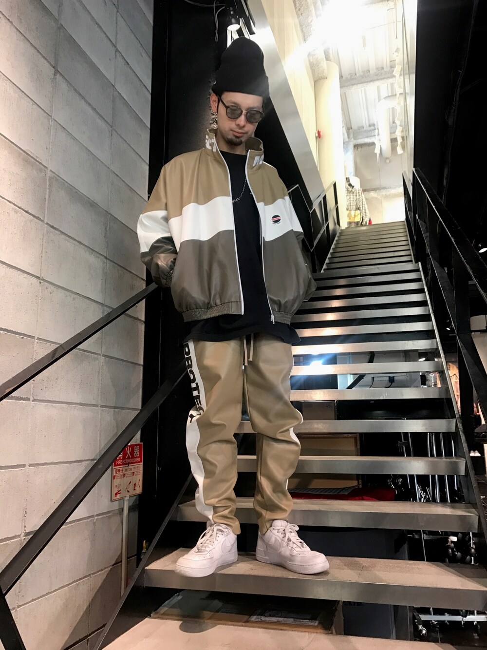 「ビッグシルエット、セットアップ、NIKE、LHP、ストリートコーデ、KaneZ、A.D.S.R.、blackeyepatch」｜「NIKEのアイテム（スニーカー、ホワイト系）」を使った、shintaro itoさん（メンズ・173cm）の冬コーディネートの1枚目の写真