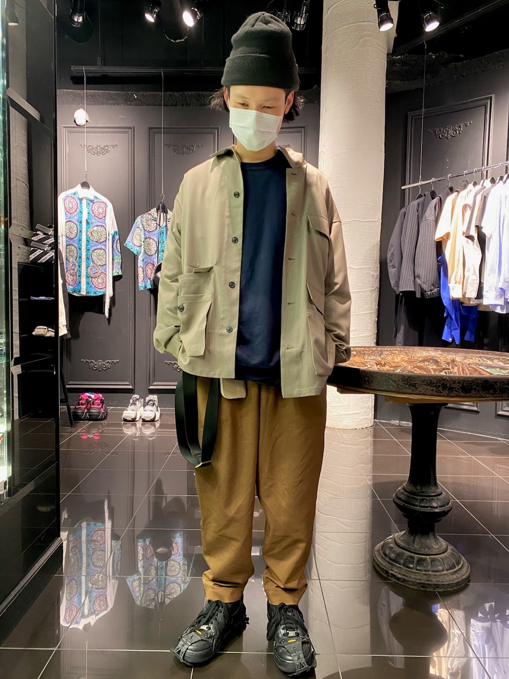 「LHP、lownn、driesvannoten、MARNI、春コーデ、ビッグシルエット、オーバーサイズ、スウェット、アースカラー」｜「MARNIのアイテム（スラックス、ブラウン系）」を使った、shintaro itoさん（メンズ・173cm）の春コーディネートの1枚目の写真