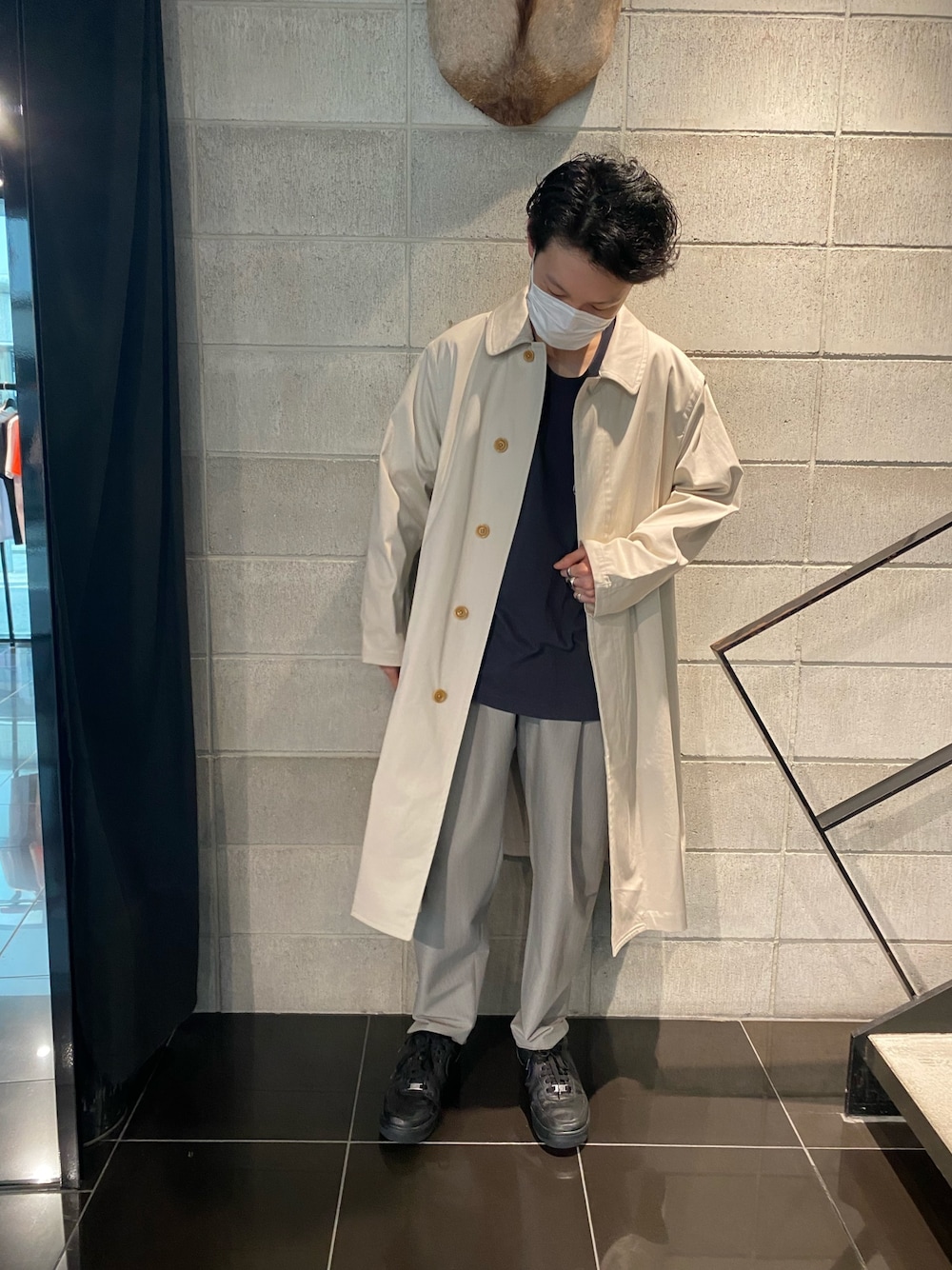 「NIKE、LHP、大人カジュアル、きれいめカジュアル、リラックススタイル、春コーデ、08sircus、はるコーデ」｜「08sircusのアイテム（その他パンツ、グレー系）」を使った、shintaro itoさん（メンズ・173cm）の春コーディネートの1枚目の写真