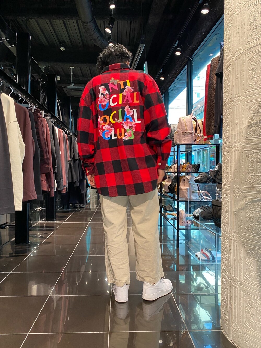 「スニーカー、NIKE、LHP、ワイドパンツ、ビックシルエット、シャツスタイル、秋コーデ、JWANDERSON、antisocialsocialclub」｜「NIKEのNIKE/ナイキ/エアフォース 1 LOW '07（スニーカー、ホワイト系）」を使った、shintaro itoさん（メンズ・173cm）の夏コーディネートの1枚目の写真
