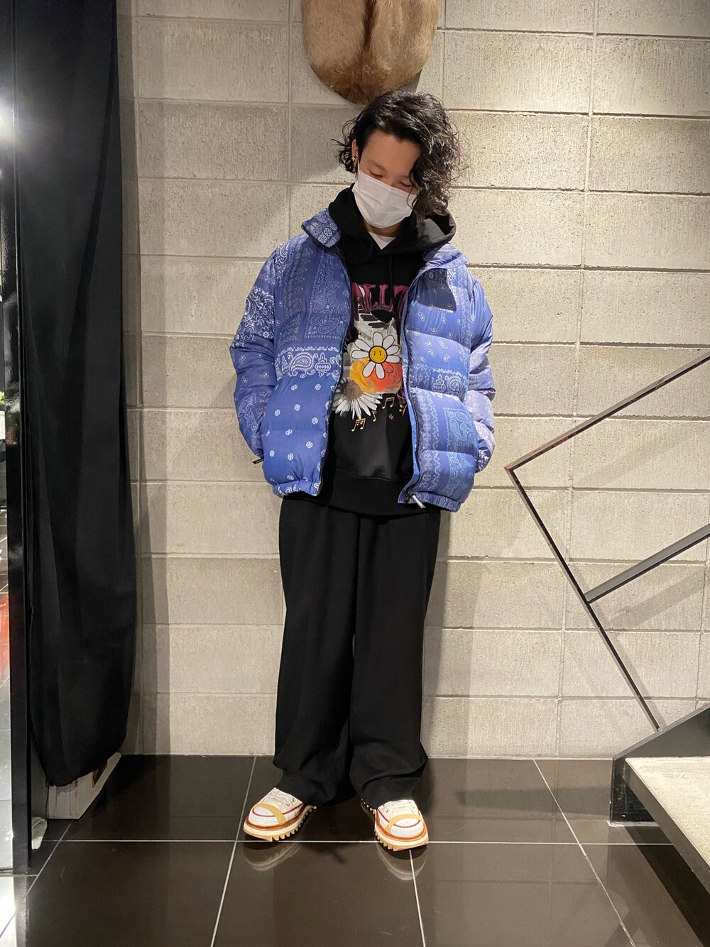 「LHP、オーバーサイズ、ワイドパンツ、ゆるコーデ、thisisneverthat、韓国ファッション、salute、秋冬コーデ、addseoul」｜「ADD SEOULのADD SEOUL/アドソウル/EXTRA SUPER WIDE SLACK FW（スラックス、ブラック系）」を使った、shintaro itoさん（メンズ・173cm）の冬コーディネートの1枚目の写真