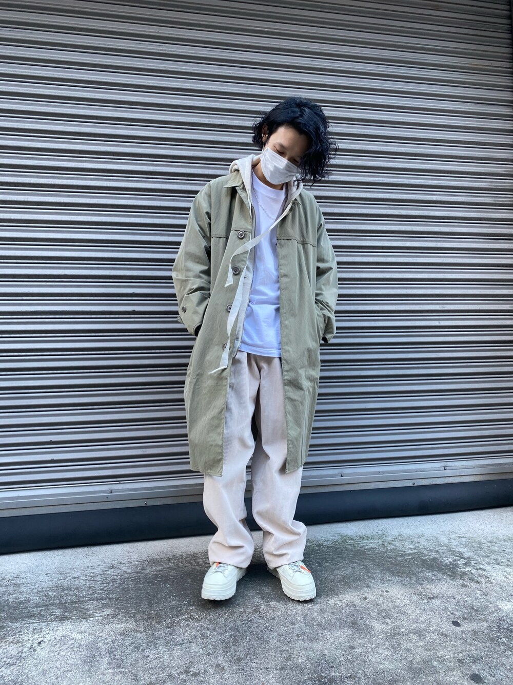 「コーデュロイ、レイヤード、ワントーンコーデ、LHP、冬コーデ、ロングコート、休日スタイル、08sircus、オーバーコート、WHITELAND BLACKBURN」｜「WHITELANDのWHITELAND/ホワイトランド/コーデュロイワイドパンツ（その他パンツ、ベージュ系）」を使った、shintaro itoさん（メンズ・173cm）の冬コーディネートの1枚目の写真
