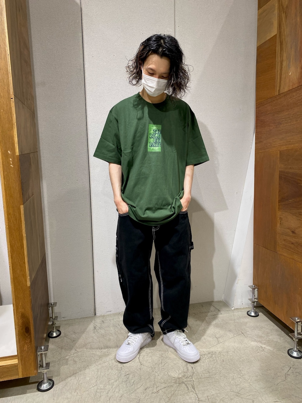 「ロゴT、NIKE、Tシャツ、LHP、オーバーサイズ、Danke schon、春夏コーデ、blackeyepatch」｜「NIKEのNIKE/ナイキ/エアフォース 1 LOW '07（スニーカー、ホワイト系）」を使った、shintaro itoさん（メンズ・173cm）の春コーディネートの1枚目の写真