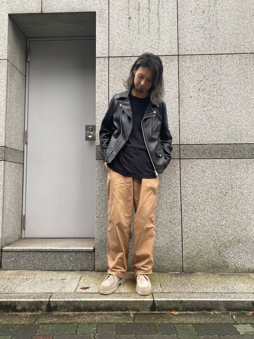 「シンプル、ベージュ、kolor / BEACON、LHP、Danke schon、ゆるコーデ、秋トレンド2021」｜「kolor BEACONのアイテム（チノパンツ、ベージュ系）」を使った、shintaro itoさん（メンズ・173cm）の秋コーディネートの1枚目の写真