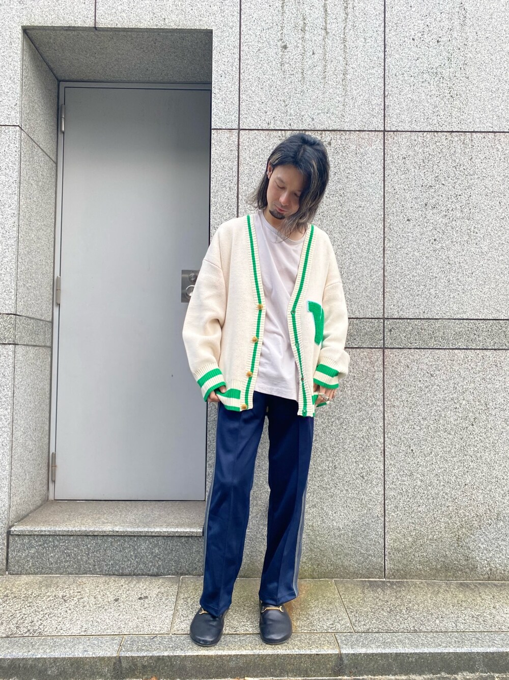 「ローファー、LHP、オーバーサイズ、NEEDLES、秋コーデ、WHITELAND BLACKBURN、秋トレンド2021」｜「Hyustoのアイテム（サンダル、ブラック系）」を使った、shintaro itoさん（メンズ・173cm）の秋コーディネートの1枚目の写真