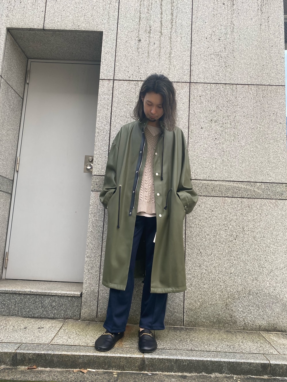 「秋のコーデ、LHP、カーキ、Danke schon、きれいめカジュアル、NEEDLES、CINOH、ゆるコーデ、秋トレンド2021」｜「CINOHのアイテム（ステンカラーコート、グリーン系）」を使った、shintaro itoさん（メンズ・173cm）の秋コーディネートの1枚目の写真