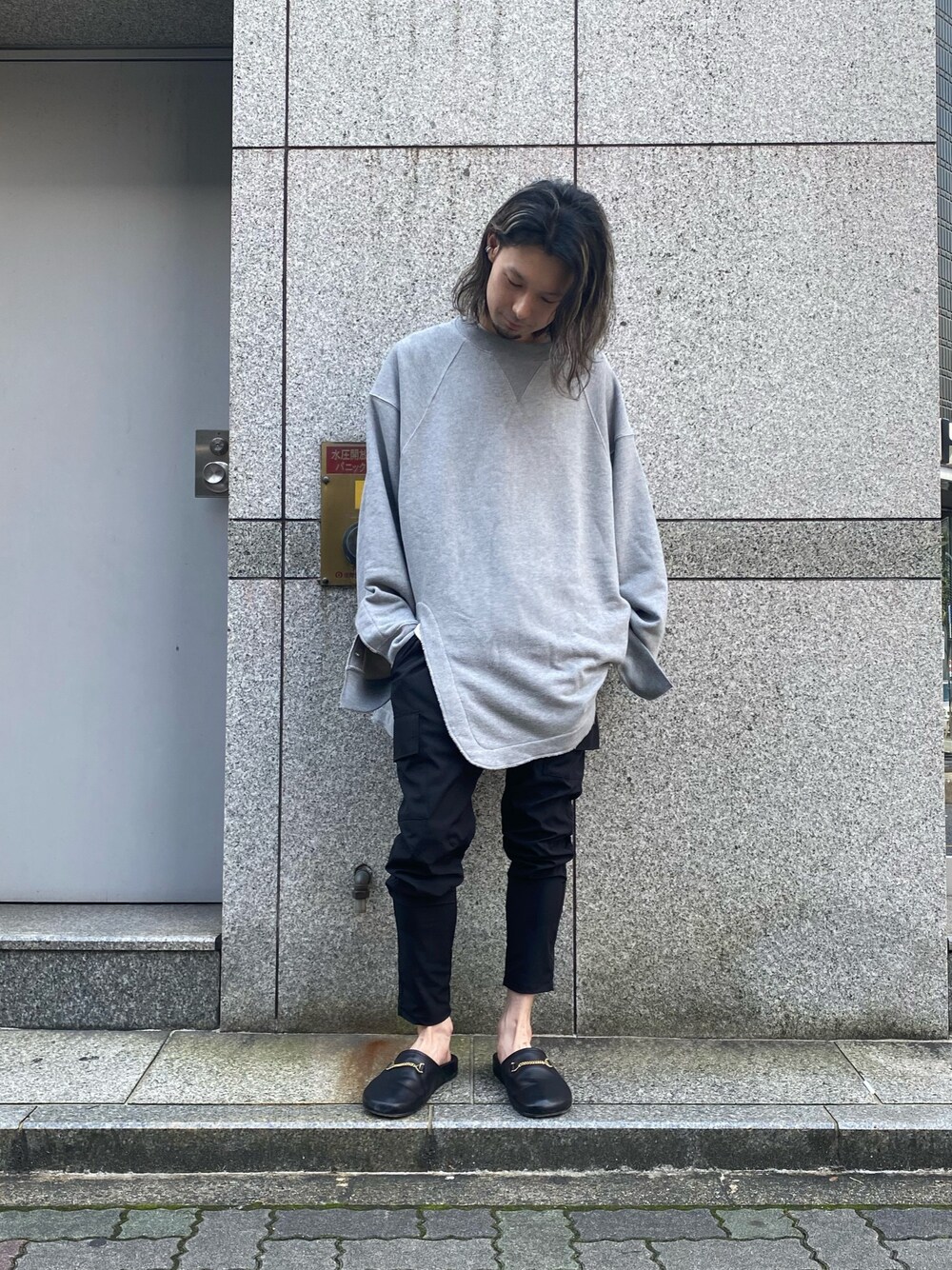 「スウェット、LHP、オーバーサイズ、Danke schon、driesvannoten、シンプルコーデ、モノトーンコーデ、秋冬コーデ、秋トレンド2021」｜「DRIES VAN NOTENのアイテム（スウェット、グレー系）」を使った、shintaro itoさん（メンズ・173cm）の秋コーディネートの1枚目の写真