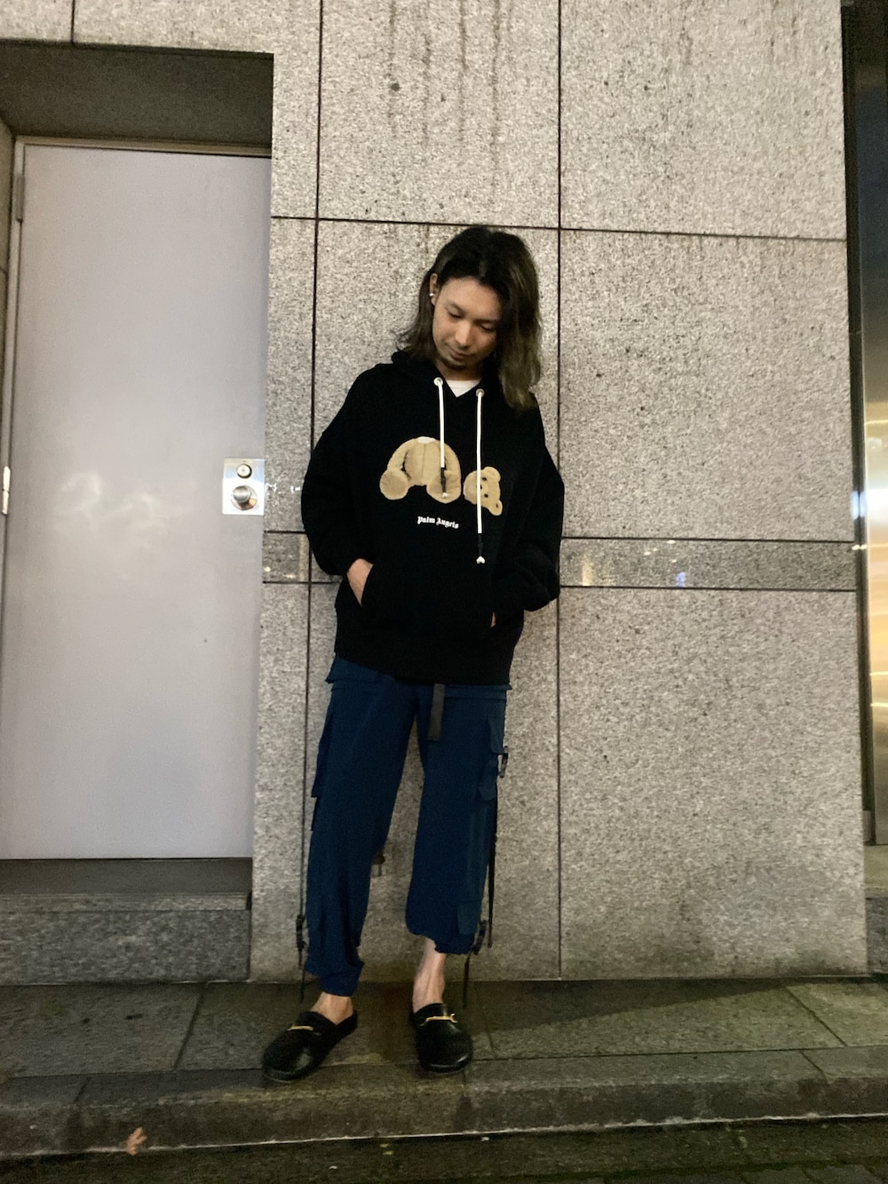 「秋のコーデ、LHP、Danke schon、カジュアルコーデ、ゆるコーデ、ストリートコーデ、PALM ANGELS、秋トレンド2021」｜「Palm Angelsのアイテム（パーカー、ブラック系）」を使った、shintaro itoさん（メンズ・173cm）の秋コーディネートの1枚目の写真