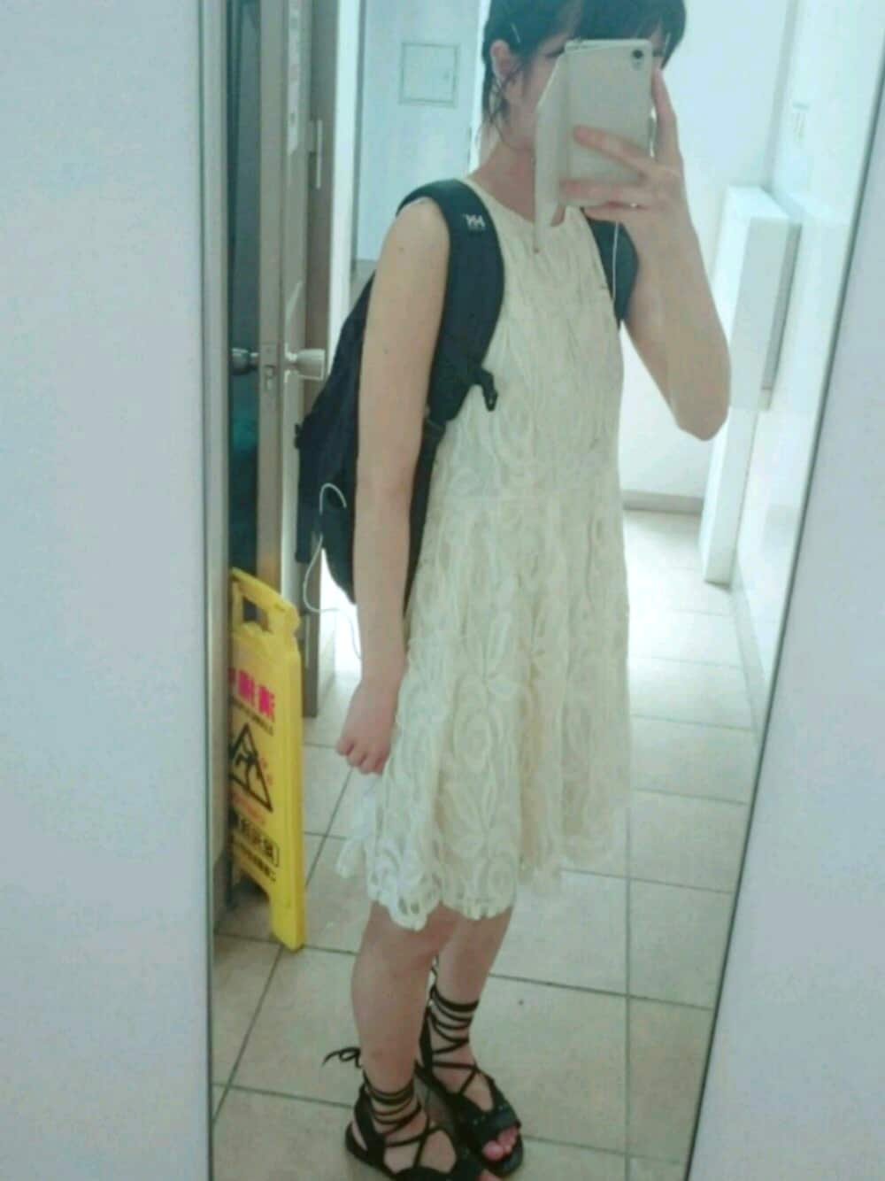 「シンプル」｜「H&Mのアイテム（ワンピース、ホワイト系）」を使った、ぽんずさん（レディース・159cm）の夏コーディネートの1枚目の写真