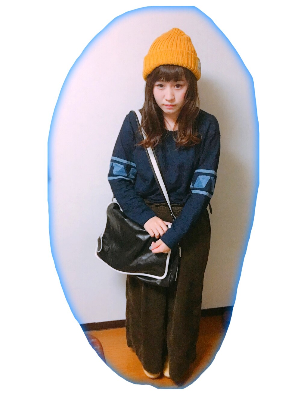 「grn、ニット帽、Samansa Mos2、インディゴ染め」｜「rivet & surgeのアイテム（帽子、ゴールド系）」を使った、ゆき・ちさん（レディース・156cm）の秋コーディネートの1枚目の写真