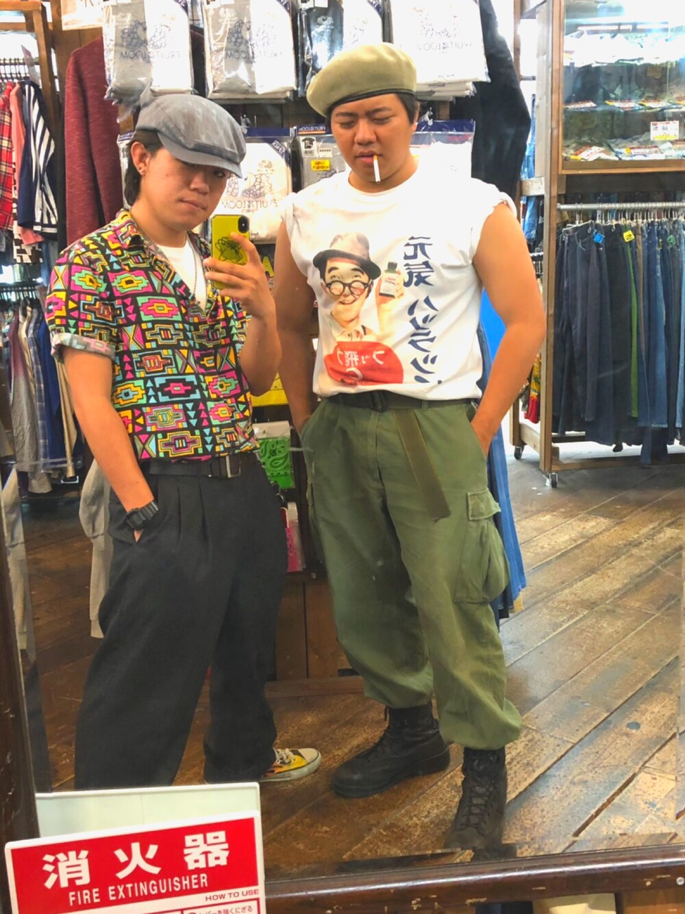 「平成最後のくわえタバコ」｜「らっきーすとらいくのアイテム（ファッション雑貨、ホワイト系）」を使った、リョウマさん（メンズ・185cm）の春コーディネートの1枚目の写真