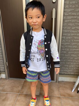 「Champion（チャンピオン）のアイテム（ジャケット/アウター）」を使った、tomokomakotoさん（キッズ・110cm）の秋コーディネート