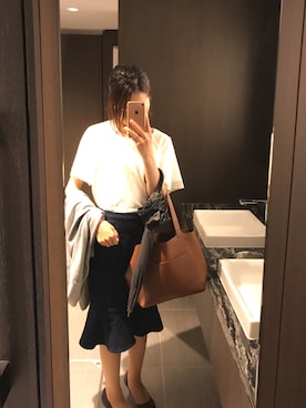 デニムスカートを使った ホテルランチ の人気ファッションコーディネート 髪型 ミディアムヘアー Wear デニムスカートを使った ホテルランチ の人気ファッションコーディネート 髪型 ミディアムヘアー Wear