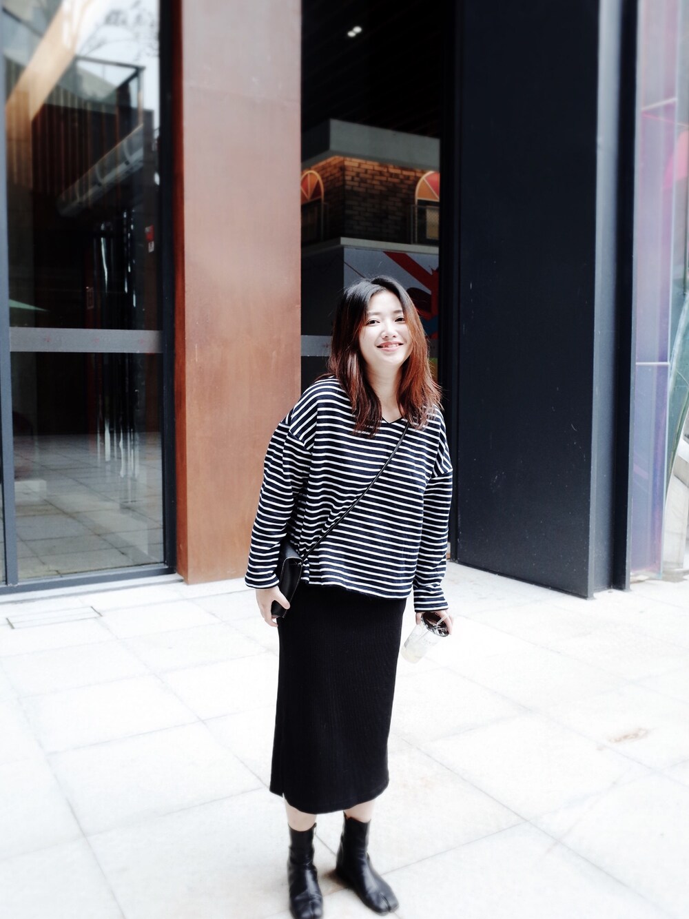 「GU、browny」｜「GUのアイテム（Tシャツ/カットソー、ブラック系）」を使った、王家六六さん（レディース・162cm）の秋コーディネートの1枚目の写真