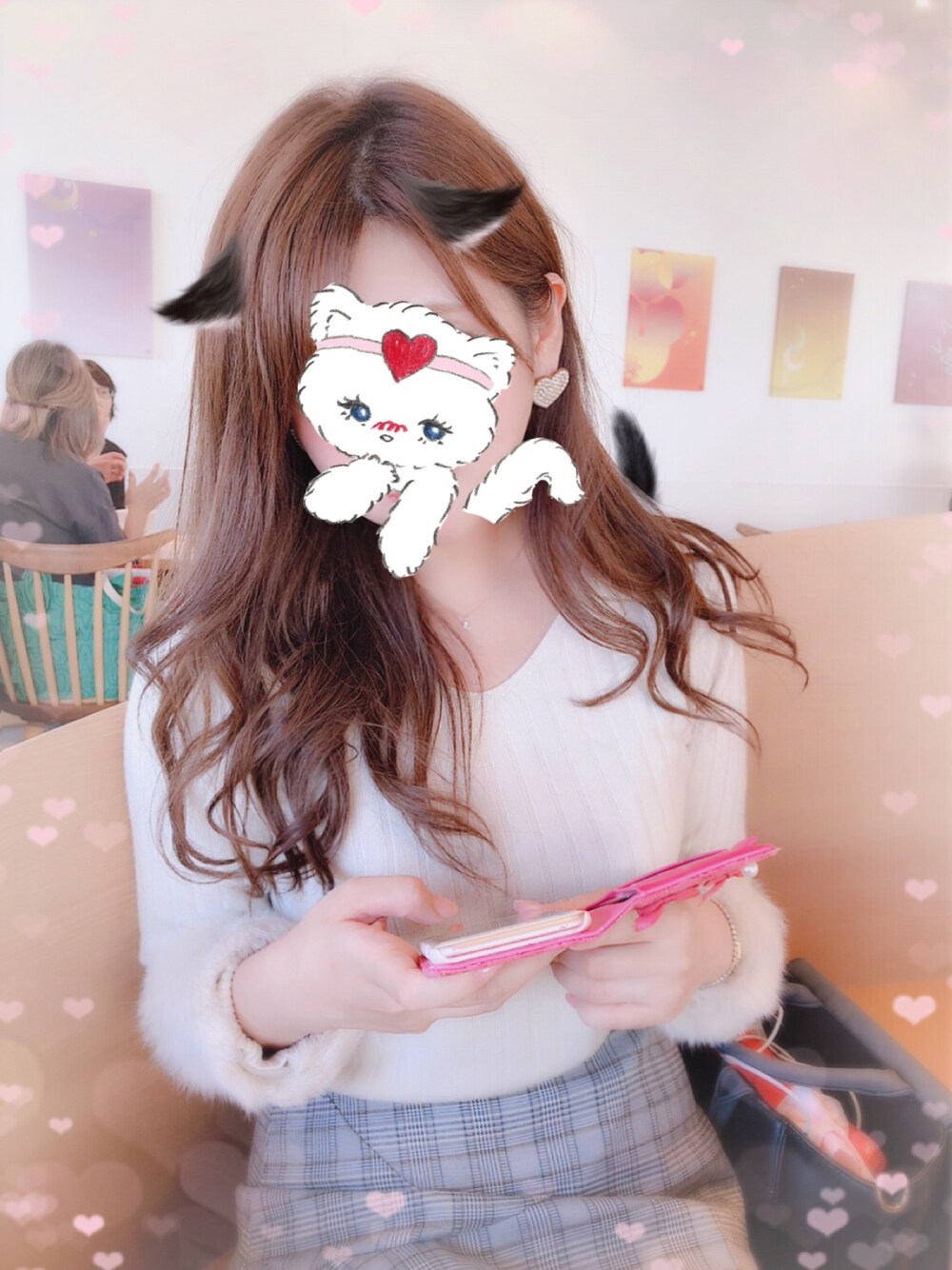 「彼女とデート、オトナ女子、オトナガーリー、GRL」｜「GRLの袖リアルファー付きVネックニットトップス（ニット/セーター、ホワイト系）」を使った、yomi  ୨୧⑅*.さん（レディース・163cm）の春コーディネートの1枚目の写真