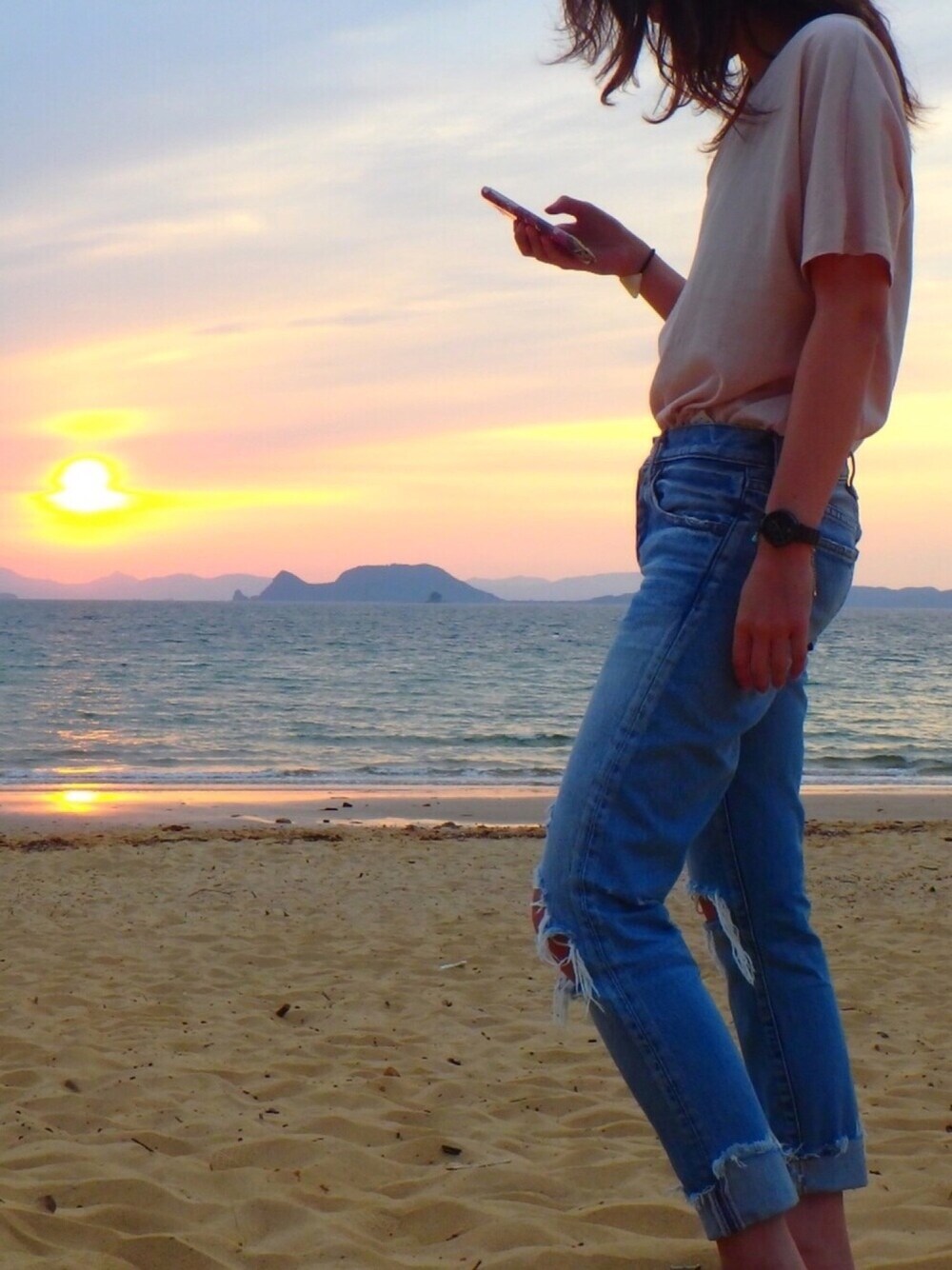 「カジュアルコーデ、moussy、murua、海、beach」｜「MOUSSYのERI LOOSE TSJ（Tシャツ/カットソー、ピンク系）」を使った、hskさん（レディース・164cm）の夏コーディネートの1枚目の写真