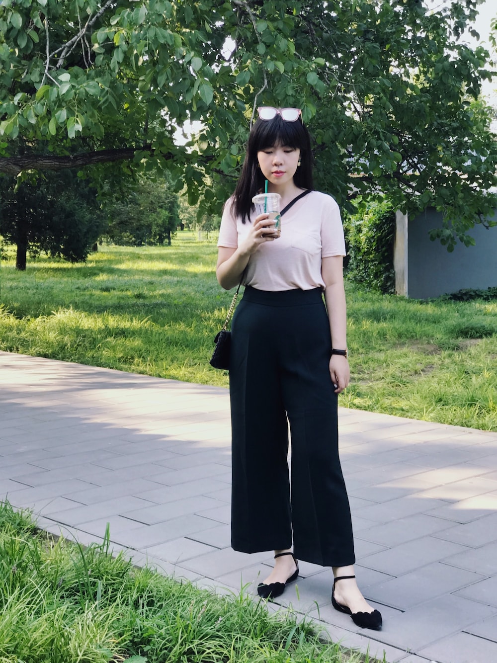 「夏」｜「gentle monsterのアイテム（サングラス、ピンク系）」を使った、Veronica SHIさん（レディース・175cm）の夏コーディネートの1枚目の写真