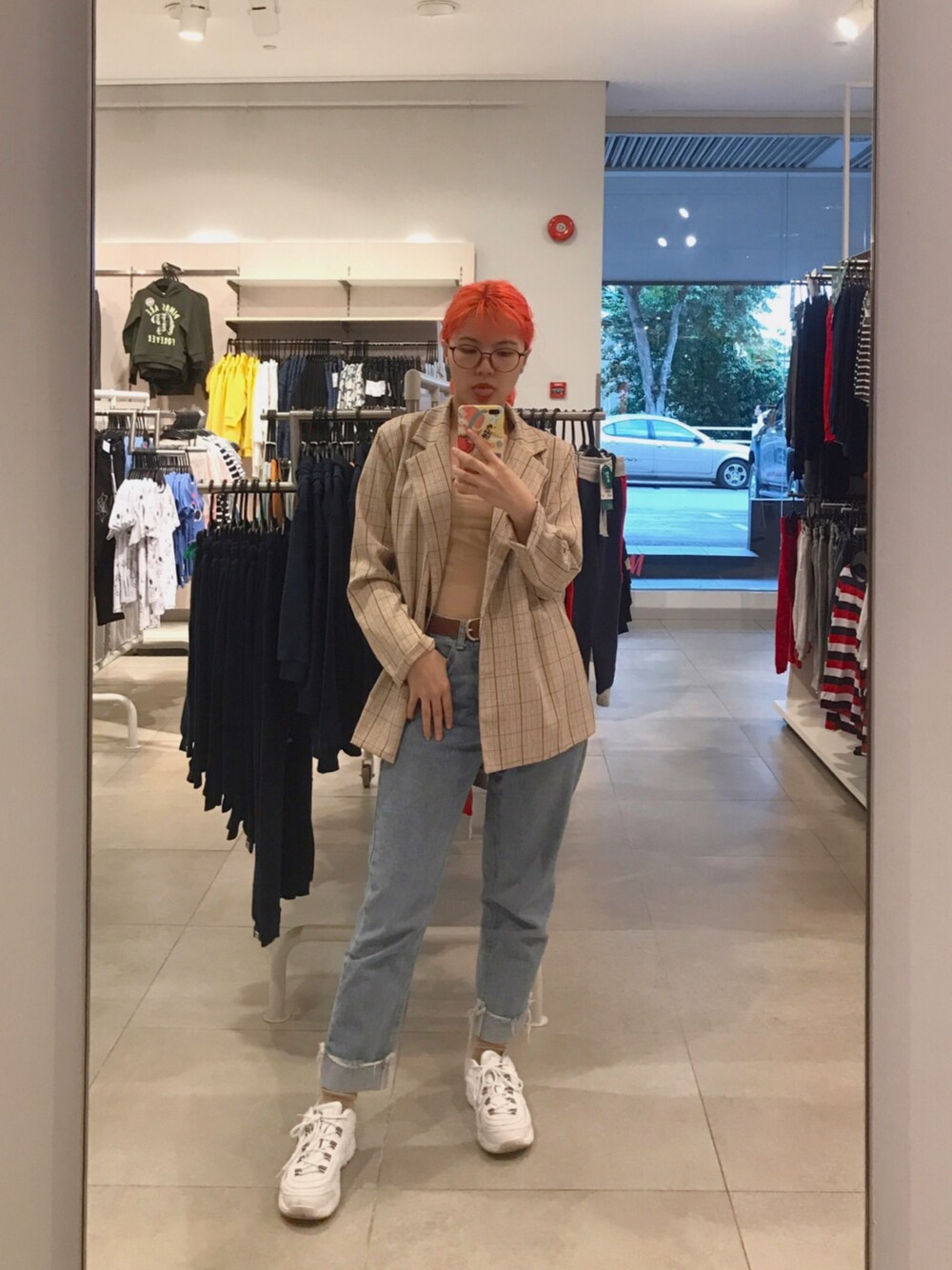 「beige、denim、FILA、Taobao」｜「H&Mのアイテム（その他トップス、ベージュ系）」を使った、Lynetteさん（レディース・161cm）の冬コーディネートの1枚目の写真