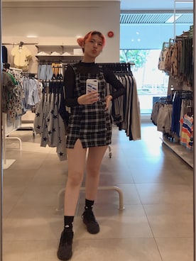 「H&M（エイチ・アンド・エム）のアイテム（ジャンパースカート）」を使った、Lynetteさん（レディース・161cm）の冬コーディネート
