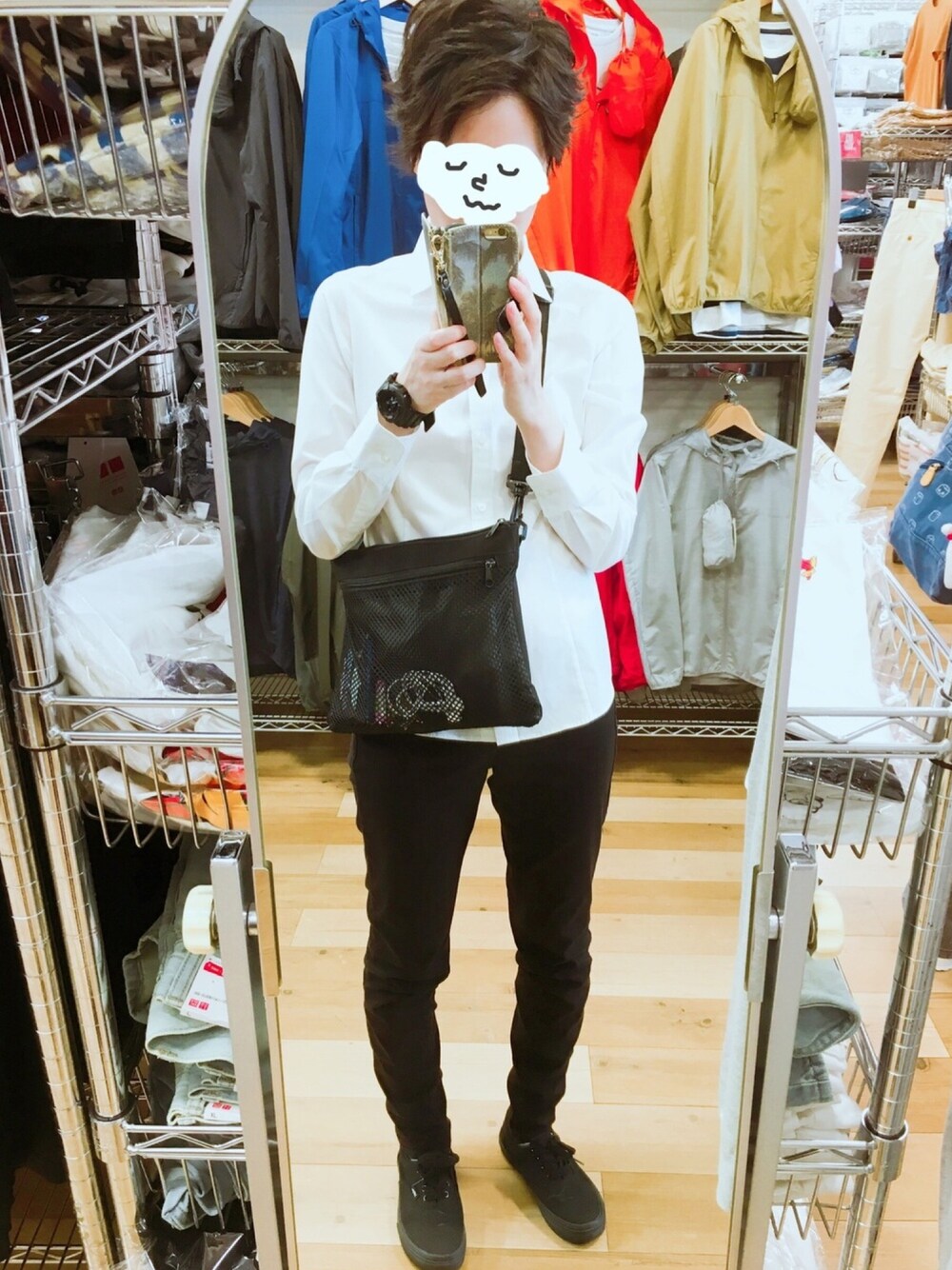「シンプルコーデ、モノトーン、黒スキニー、白シャツ、プチプラ、UNIQLO、髪きりました、G-SHOCK、メンズライク、VANS」｜「UNIQLOのアイテム（シャツ/ブラウス、ホワイト系）」を使った、とみーさん（レディース・160cm）の夏コーディネートの1枚目の写真