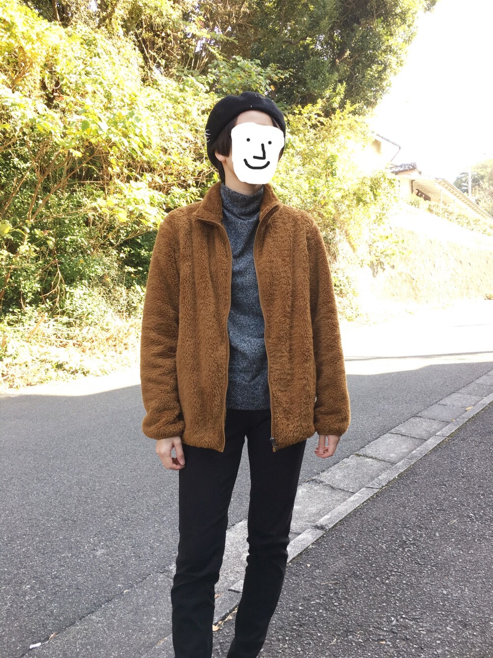 「ラクチンコーデ、ユニクロ、ベレー帽、フリース、スキニーパンツ、ファー、冬コーデ、メンズライク、ボーイッシュ、UNIQLO」｜「UNIQLOのファーリーフリースフルジップジャケット（長袖）（その他アウター、ブラウン系）」を使った、とみーさん（レディース・160cm）の冬コーディネートの1枚目の写真