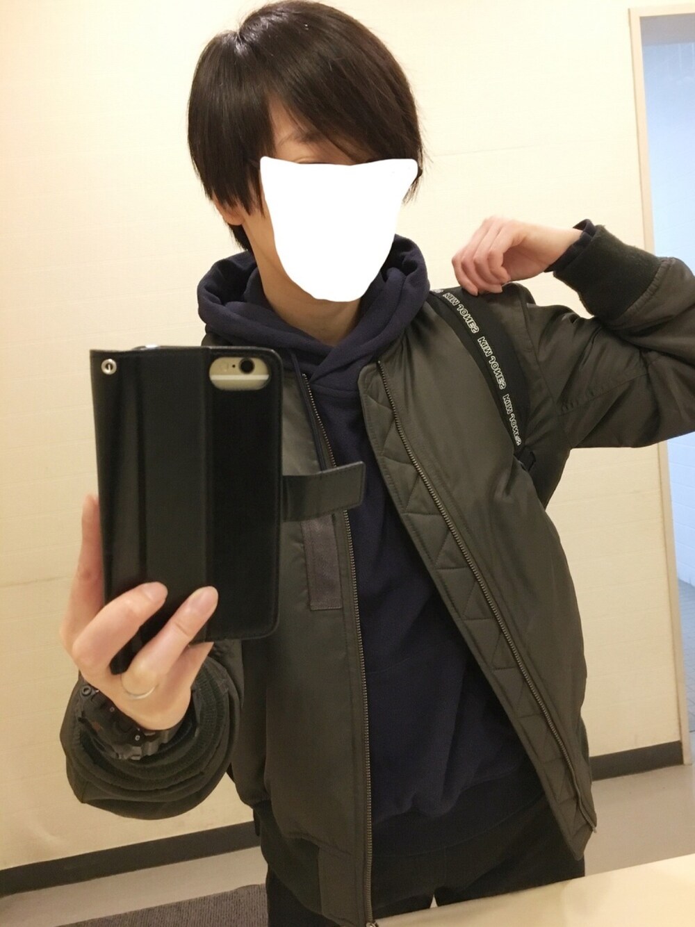 「パーカー、MA-1、カーキ、リュック、ラクチンコーデ、UNIQLO、GU、メンズライク、ボーイッシュ、楽チンコーデ」｜「GUのアイテム（バックパック/リュック、ブラック系）」を使った、とみーさん（レディース・160cm）の冬コーディネートの1枚目の写真