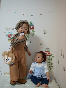 「アイテム（サロペット/オーバーオール、ブラウン系）」を使った、MioRinaさん（キッズ・90cm）の冬コーディネート