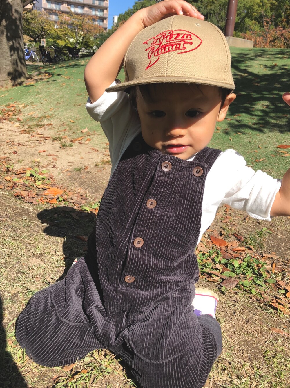 「やっぱりストリートが好き、秋コーデ、1歳、公園、CAOPANIC TYPY、ZARA、ZARA KIDS」｜「CIAOPANIC TYPYのアイテム（キャップ、ベージュ系）」を使った、は☺︎さん（キッズ・90cm）の秋コーディネートの1枚目の写真