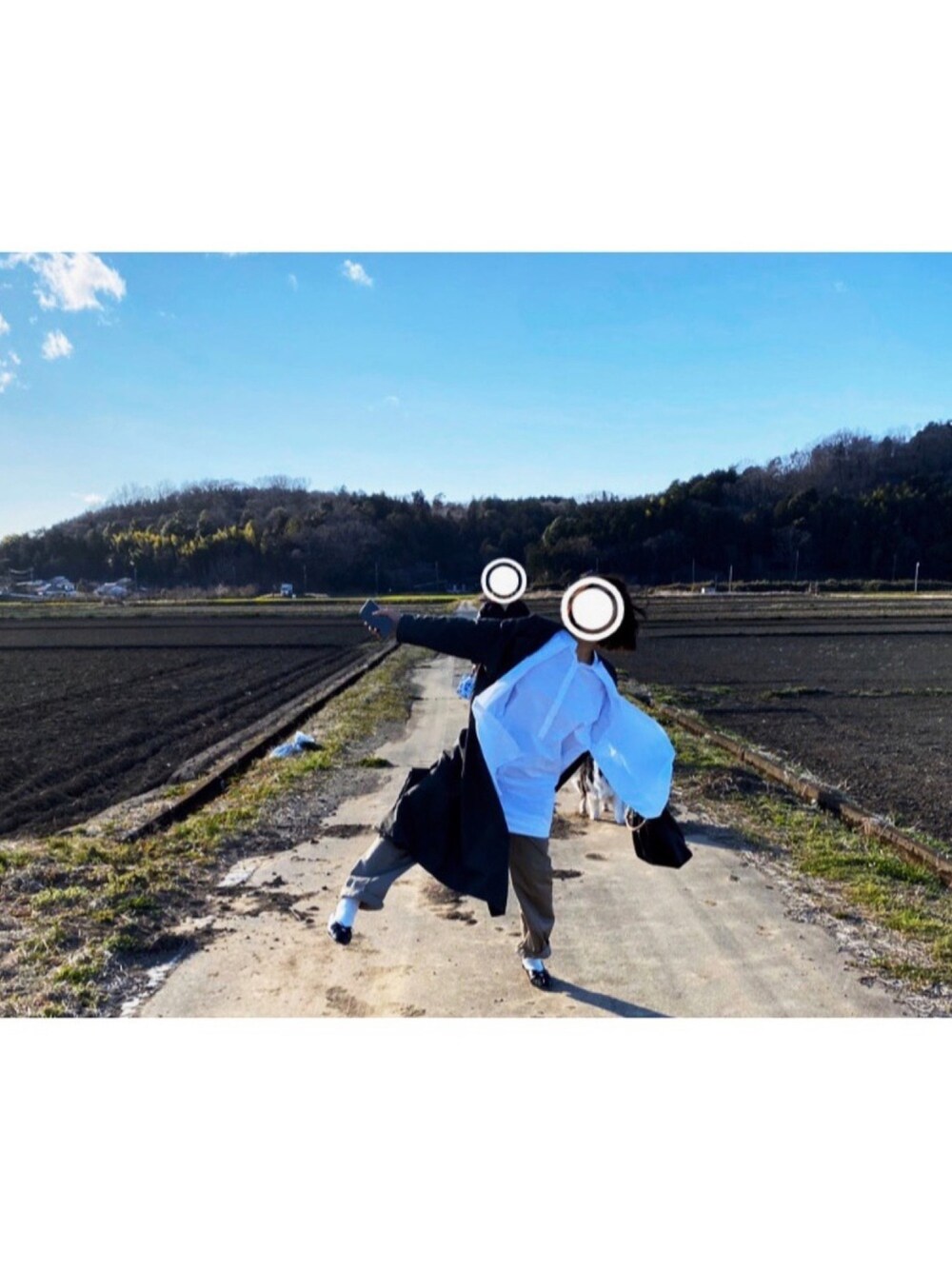 「春コーデ、シャツワンピ」｜「koeのドロストアウター（その他アウター、グリーン系）」を使った、za 。さん（レディース・160cm）の春コーディネートの1枚目の写真
