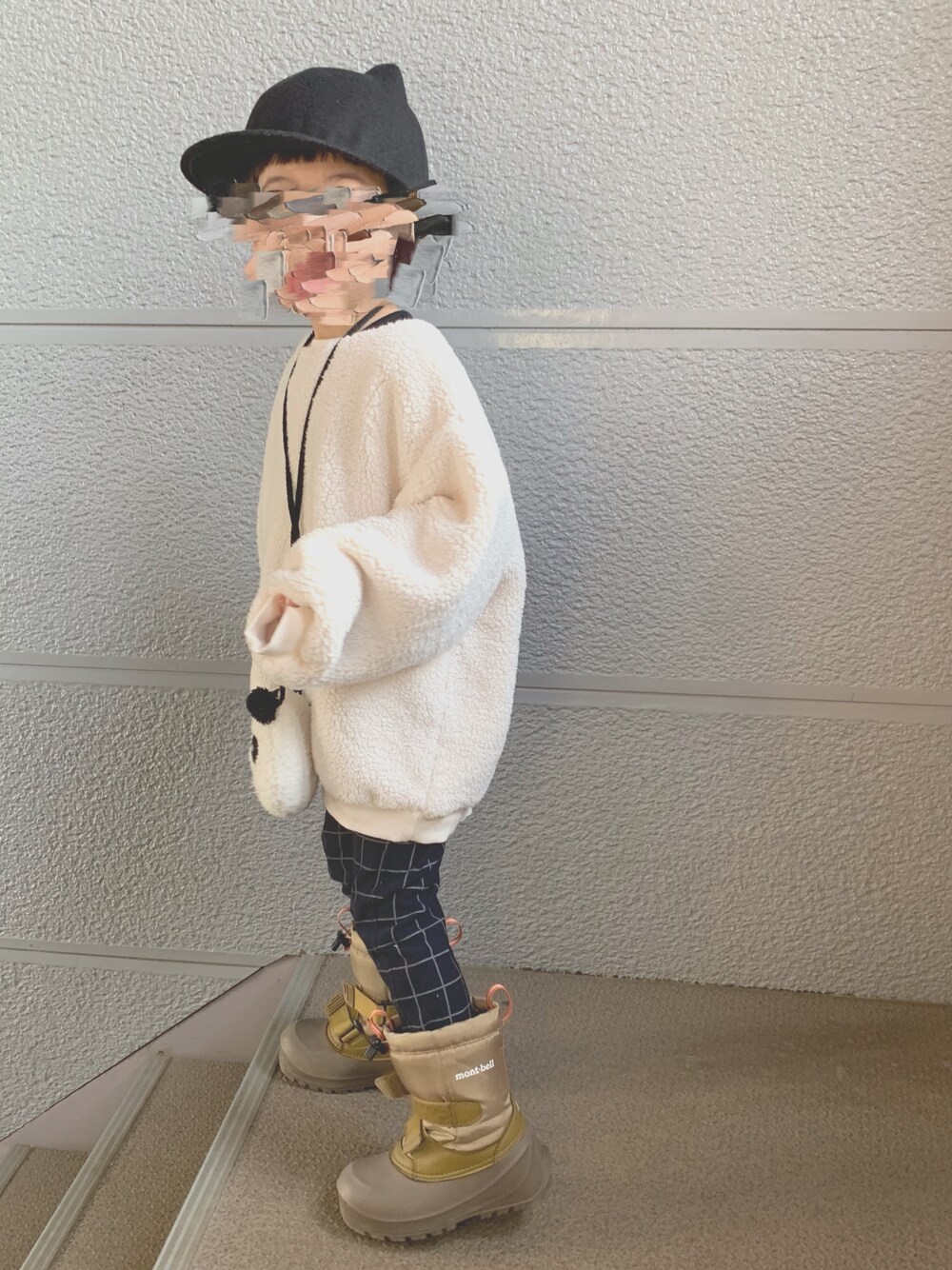 「4歳男の子、ネコミミ、もこもこ、冬コーデ、韓国ファッション、韓国子供服、チェックパンツ、シミラールック、リンクコーデ」｜「🇰🇷のアイテム（トップス、ホワイト系）」を使った、itsuki ◡̈⃝さん（キッズ・110cm）の冬コーディネートの1枚目の写真