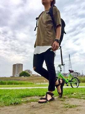 「黒リュック」｜「アイテム（腕時計）」を使った、きのこさん（メンズ・173cm）の夏コーディネート