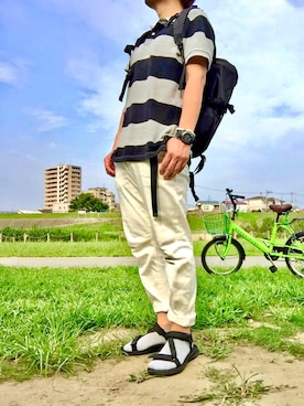 「黒リュック」｜「アイテム（腕時計）」を使った、きのこさん（メンズ・173cm）の夏コーディネート