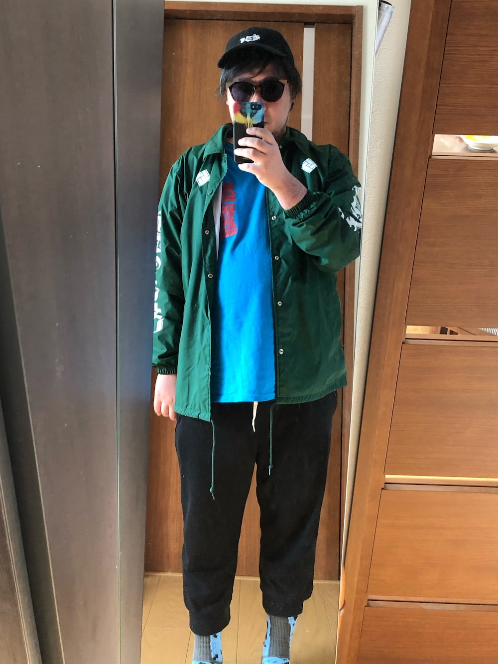 「ヨガ、個人ブランド、春」｜「ERROR404のアイテム（Tシャツ/カットソー、ブルー系）」を使った、maco-chinさん（メンズ・172cm）の冬コーディネートの1枚目の写真