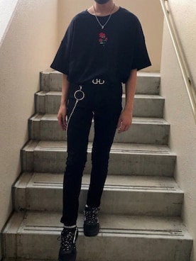「バラ柄」｜「アイテム（アクセサリー）」を使った、Ro-seさん（メンズ・171cm）の春コーディネート