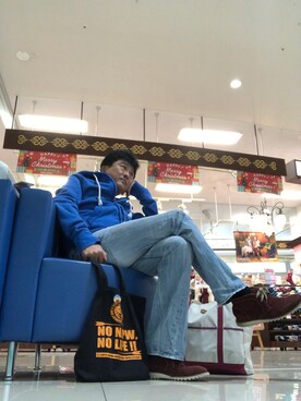 「Abercrombie&Fitch（アバークロンビーアンドフィッチ）のアイテム（パーカー）」を使った、Shinji Tsuruさん（メンズ・173cm）の冬コーディネート