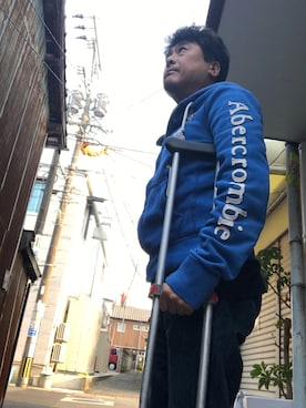「Abercrombie&Fitch（アバークロンビーアンドフィッチ）のアイテム（パーカー）」を使った、Shinji Tsuruさん（メンズ・173cm）の春コーディネート