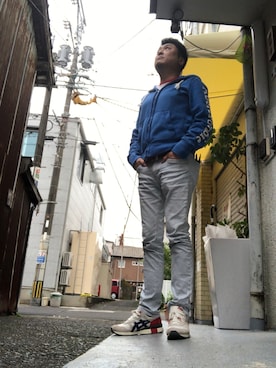 「Abercrombie&Fitch（アバークロンビーアンドフィッチ）のアイテム（パーカー）」を使った、Shinji Tsuruさん（メンズ・173cm）の春コーディネート