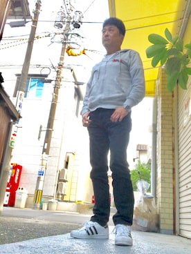 「鬼デニム（オニデニム）のアイテム」を使った、Shinji Tsuruさん（メンズ・173cm）の春コーディネート