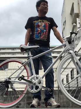 「Abercrombie&Fitch（アバークロンビーアンドフィッチ）のアイテム（デニムパンツ）」を使った、Shinji Tsuruさん（メンズ・173cm）の秋コーディネート