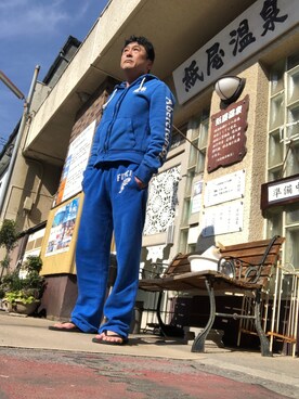 「Abercrombie&Fitch（アバークロンビーアンドフィッチ）のアイテム（ジャージ）」を使った、Shinji Tsuruさん（メンズ・173cm）の冬コーディネート