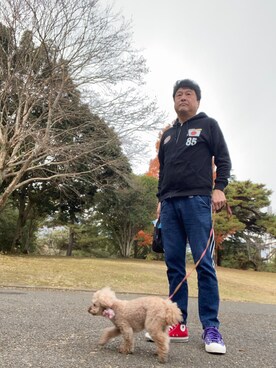 「BLUE BLUE（ブルーブルー）のアイテム（スウェットパンツ）」を使った、Shinji Tsuruさん（メンズ・173cm）の春コーディネート